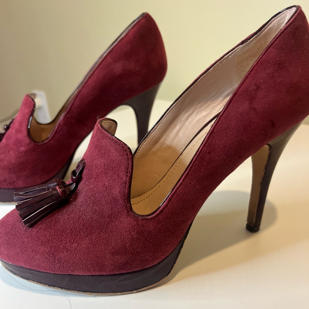 Rare Vince Camuto Burgandy Suede loafer heels.